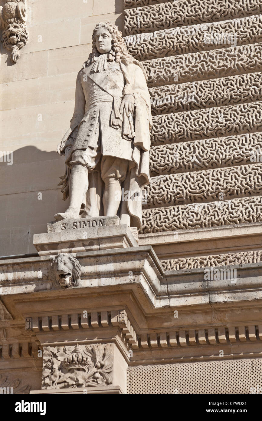 Statue of Louis de Rouvroy, duc de Saint-Simon (1675 - 1755), French soldier, diplomat and memoir writer; Cour Napolean, Paris Stock Photo