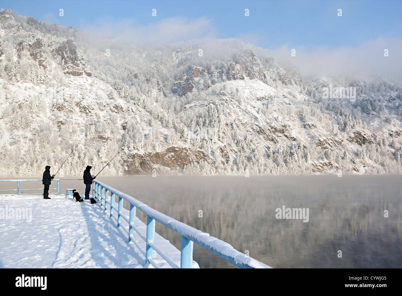 засыпало снегом. набережная енисея в дивногорске. снег в дивногорске сегодня. снег дивногорск. снежный дивногорск.