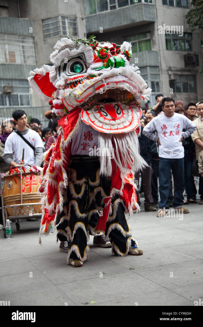 Lion dance at a temple festival in old Liwan district of Guangzhou Stock  Photo - Alamy, image size:866x1390