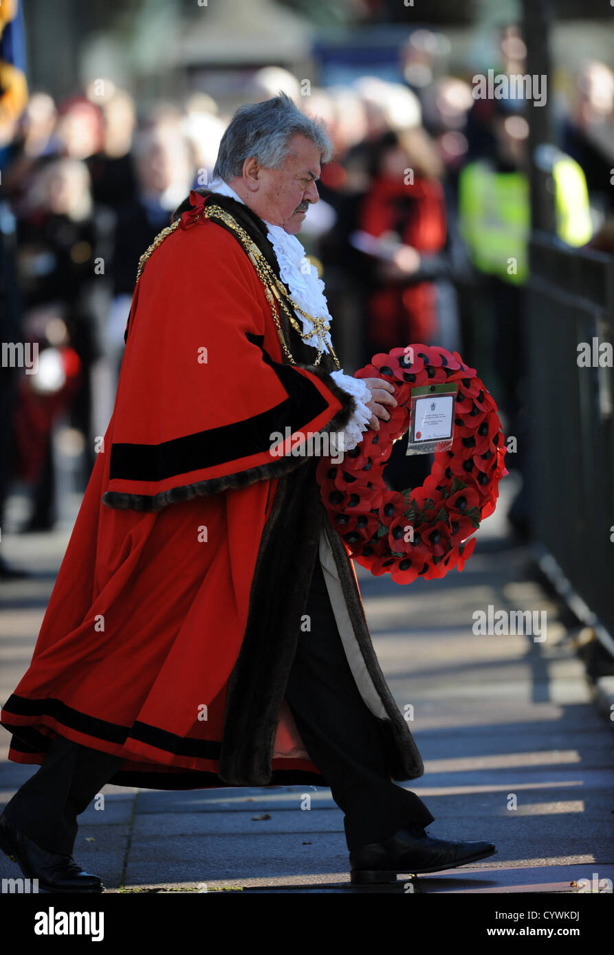 Brighton Sussex UK 11 November 2012 - The Mayor of Brighton and Hove Cllr Bill Randall lays a wreath at the Act of Remembrance service in Brighton this morning Alamy Live News Stock Photo
