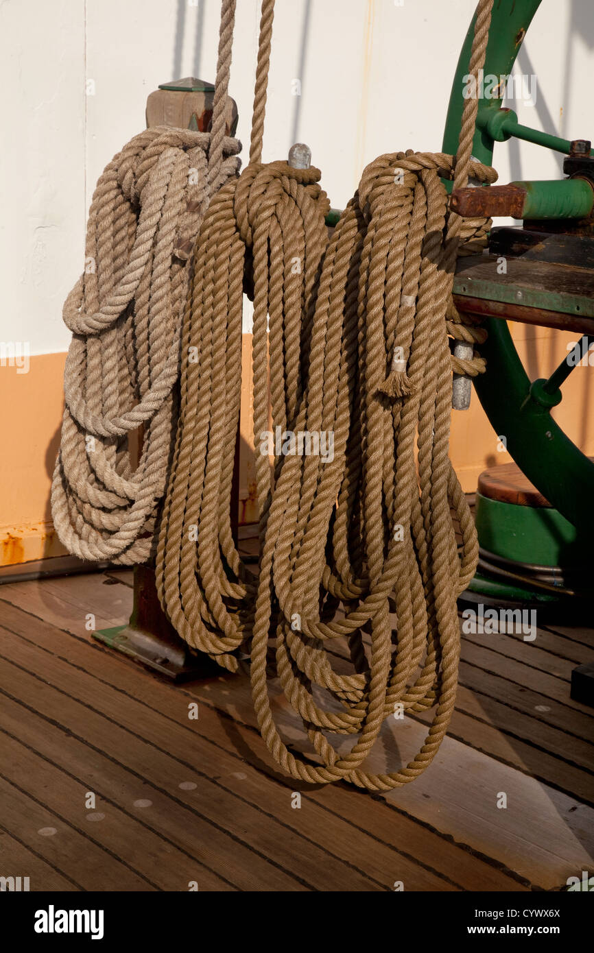 Coils of rope hires stock photography and images Alamy