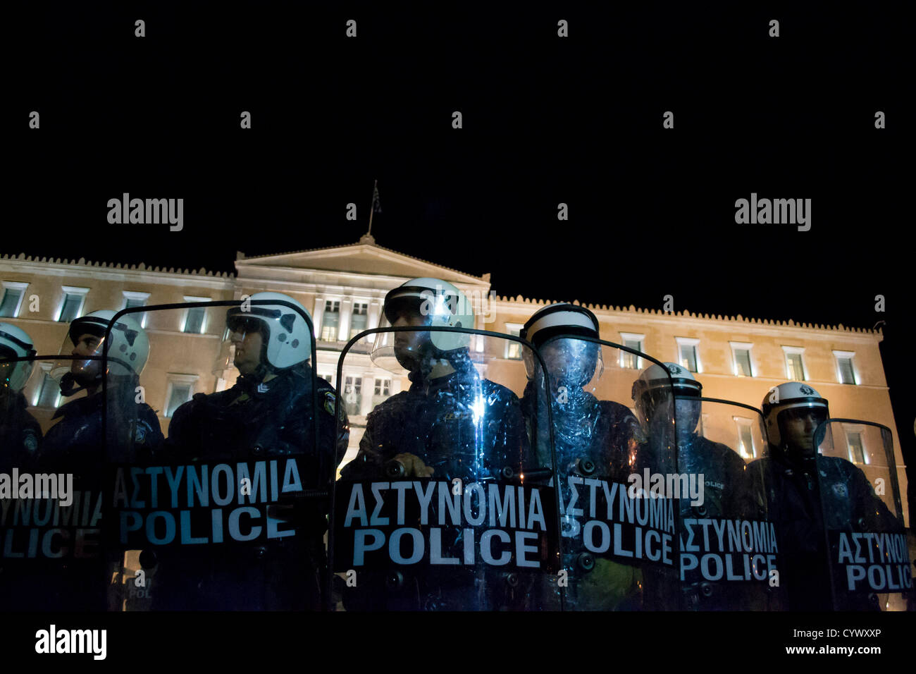 Athens, Greece, 11th November 2012.  Approximately 10.000 people gather in front of the Greek Parliament responding to a call by left wing parties and workers unions to protest over the 2013 Budget. Credit:  Nikolas Georgiou / Alamy Live News Stock Photo