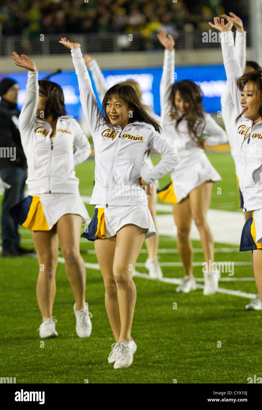 Nov. 11, 2012 Berkeley, CA, USA Cal Cheerleaders perform during the