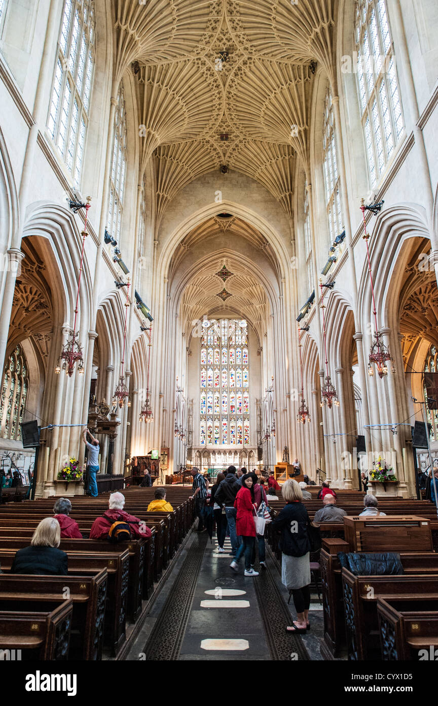 BATH, UK - People sit in the pews in the nave of Bath Abbey.  Bath Abbey (formally the Abbey Church of Saint Peter and Saint Paul) is an Anglican cathedral in Bath, Somerset, England. It was founded in the 7th century and rebuilt in the 12th and 16th centuries. Stock Photo
