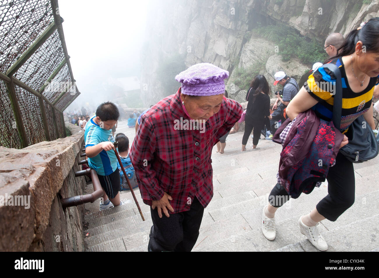 An old lady climbing the Stairway to Heaven, Tai Shan, China Stock Photo