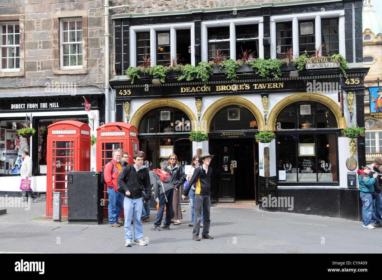 A typical souvenir shop in Edinburgh Stock Photo Alamy