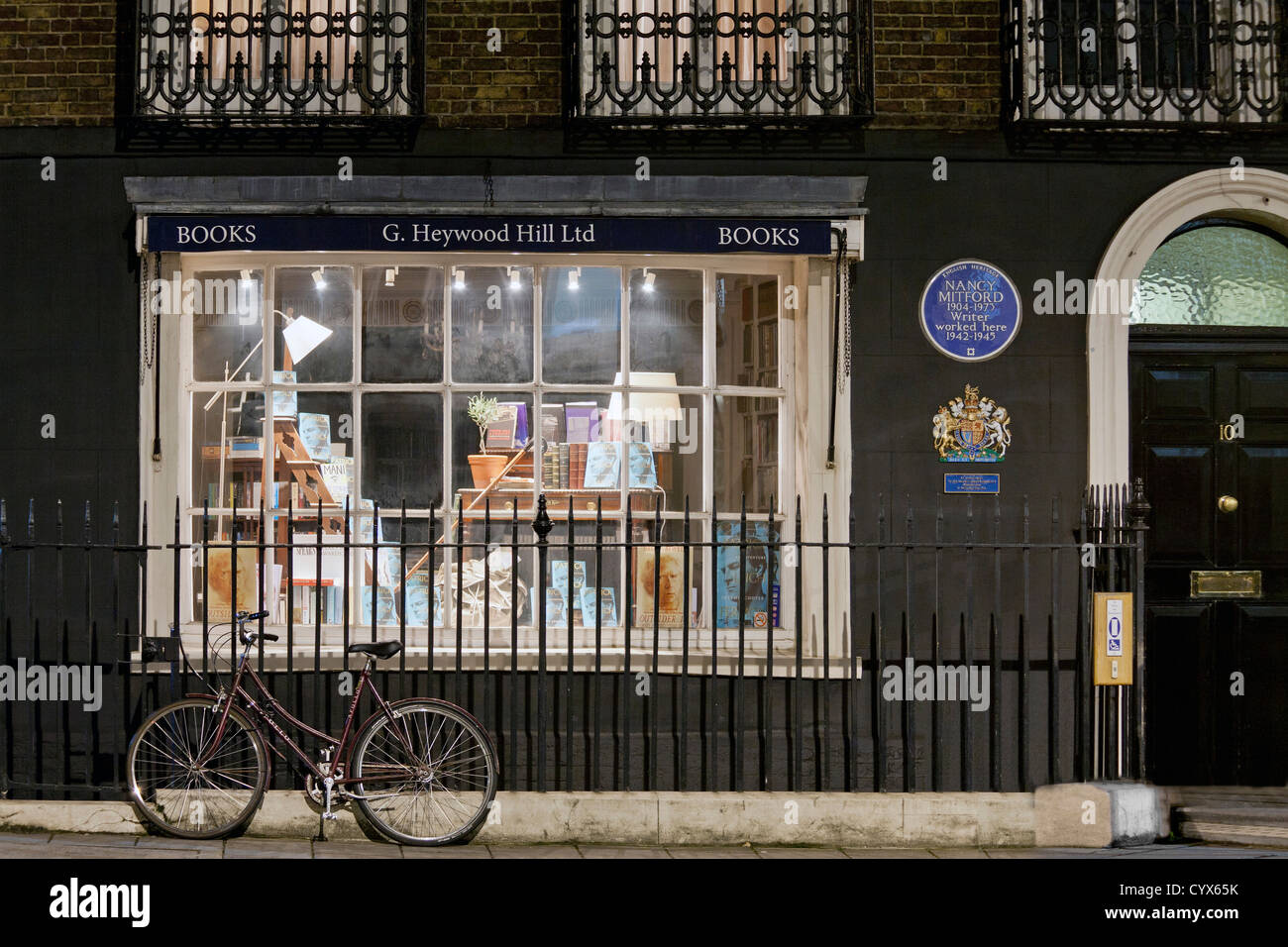 Heywood Hill antiquarian bookshop, 10 Curzon Steet, Mayfair, London, England, UK Stock Photo