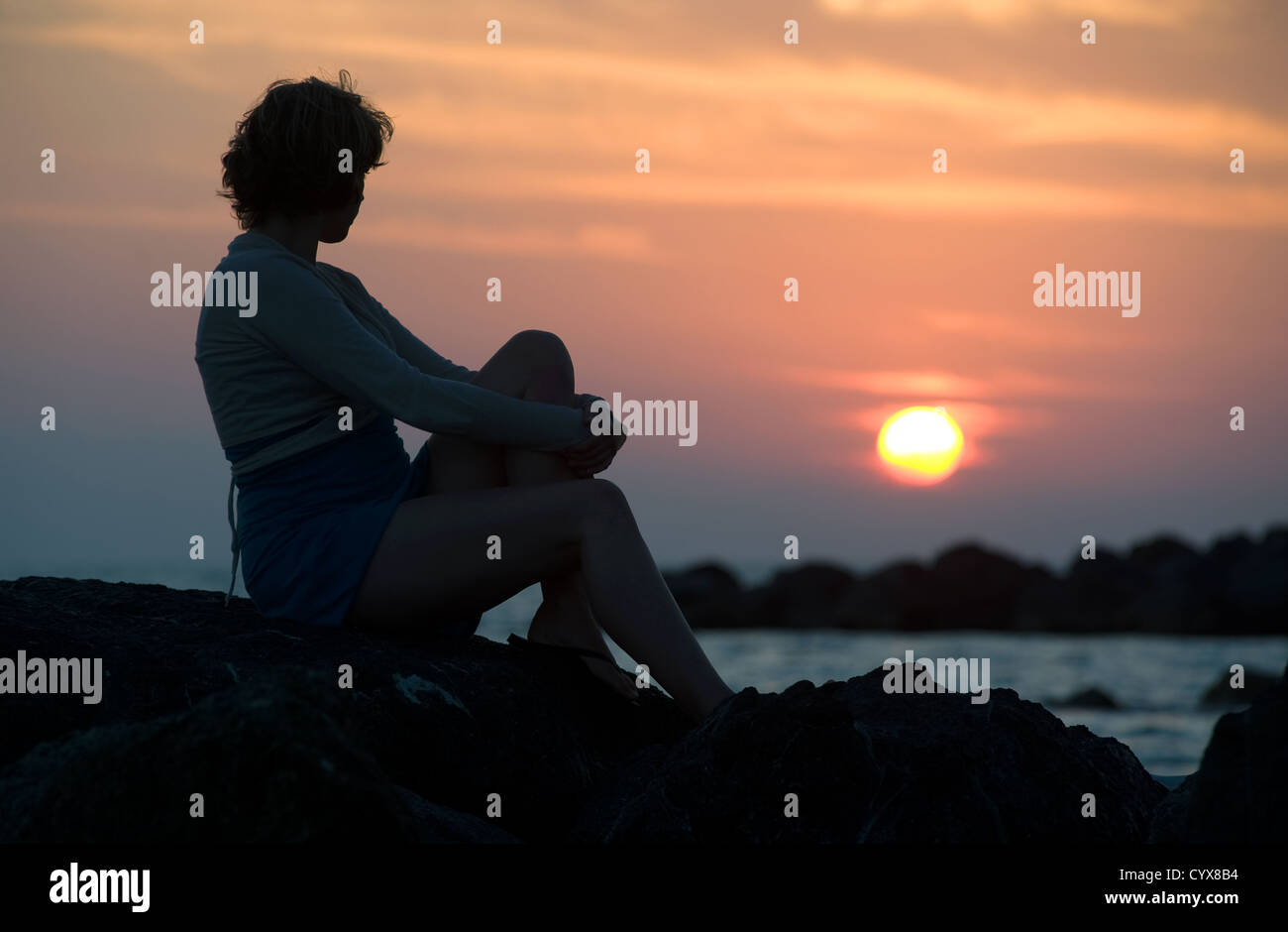Woman beach sunset silhouette hi-res stock photography and images - Alamy