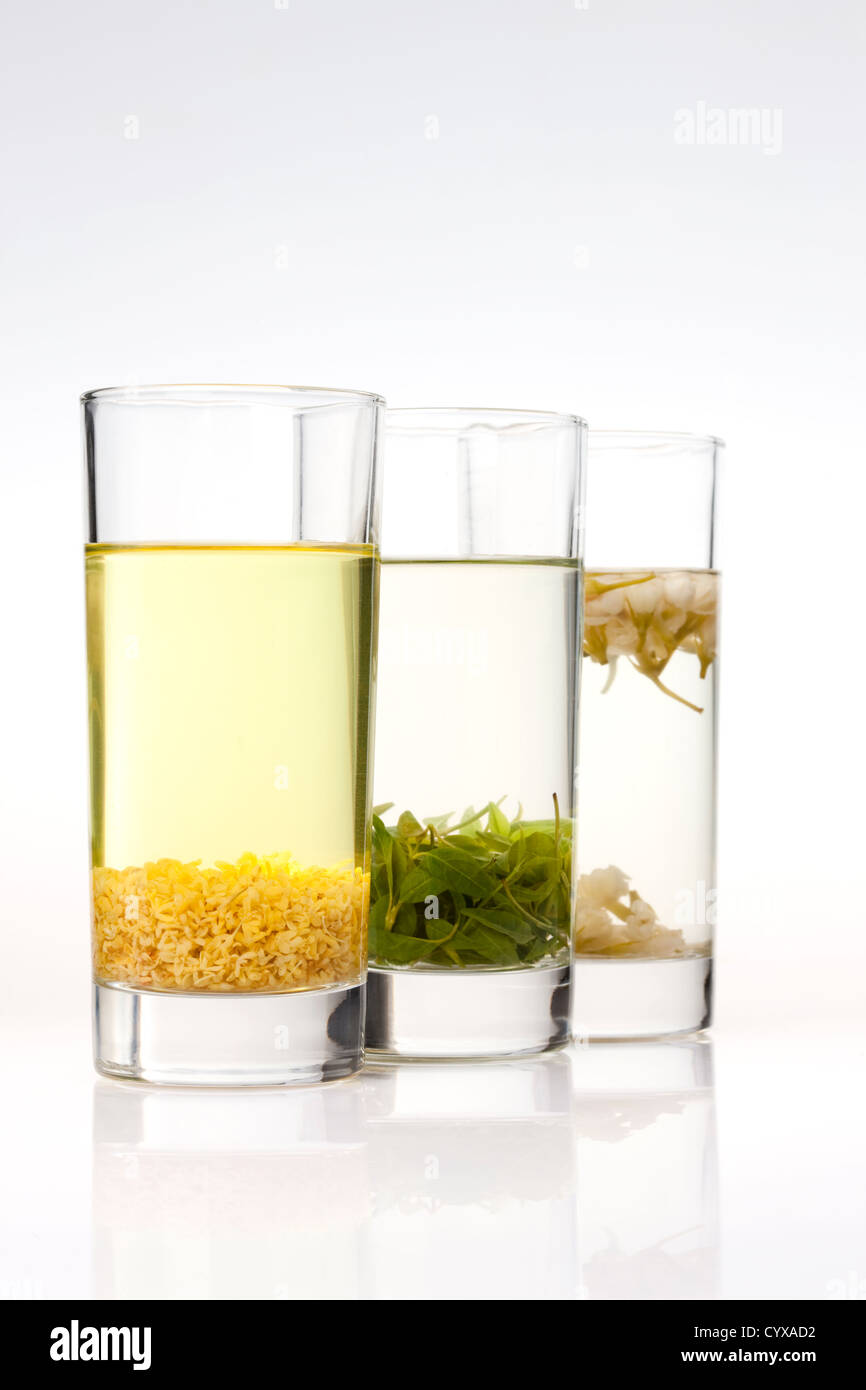 Chinese traditional herbal tea and green tea Stock Photo Alamy