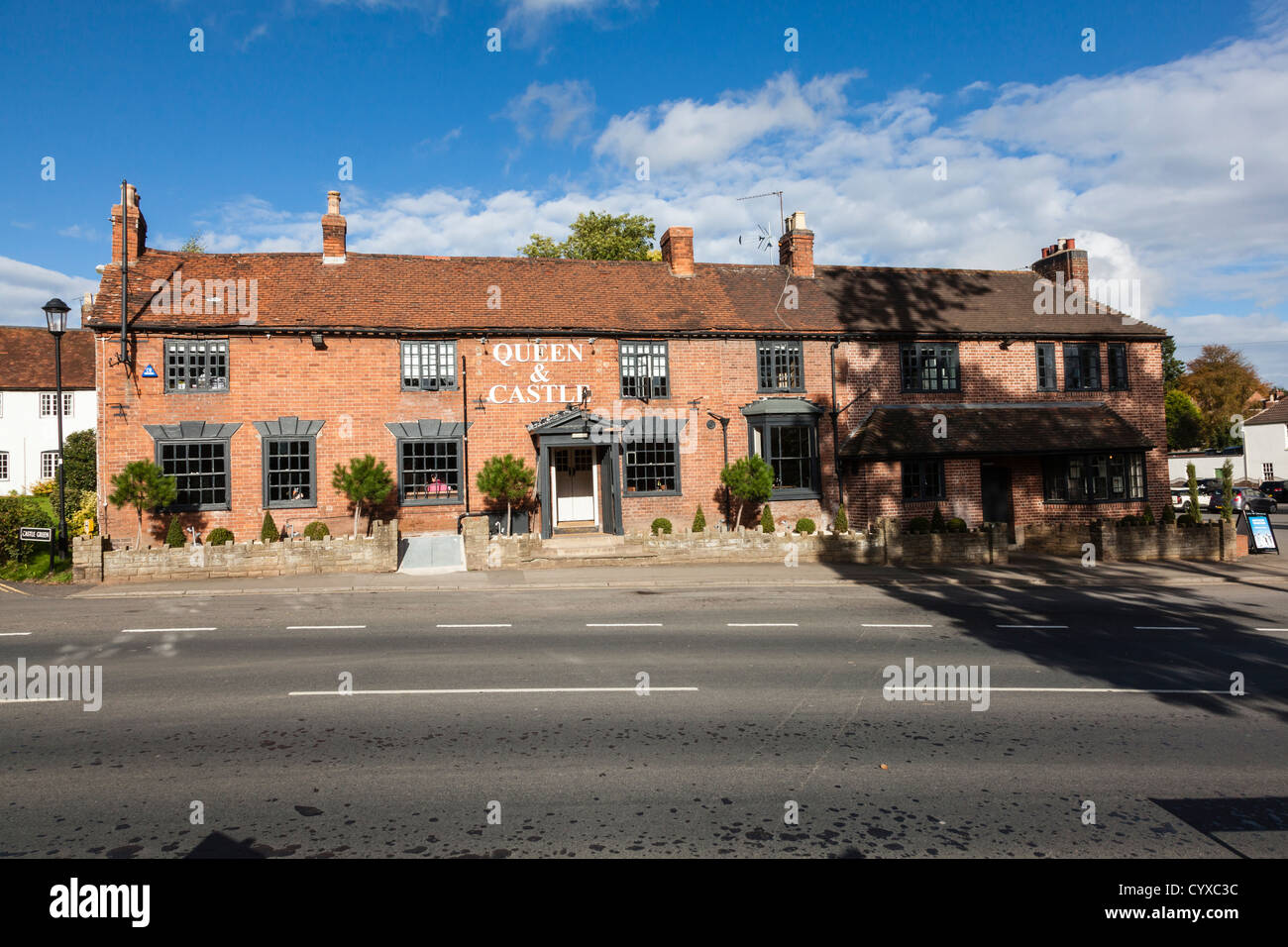 The Queen and Castle pub and restaurant, in Kenilworth Old Town
