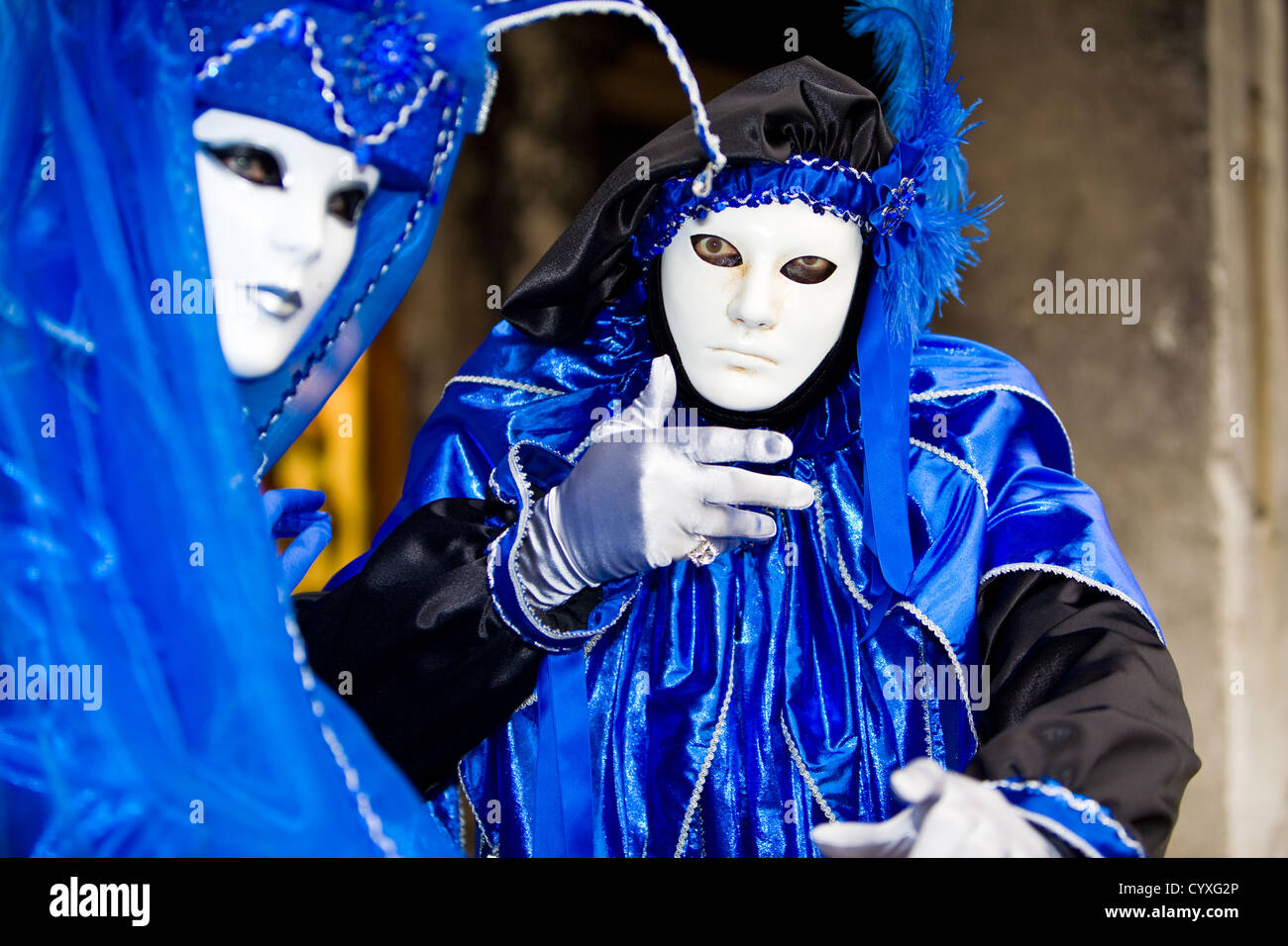 Two people in costume at the Venice Carnival Stock Photo - Alamy