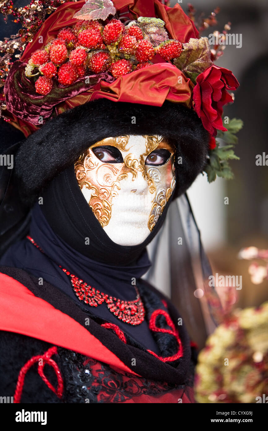 Black costume hi-res stock photography and images - Alamy