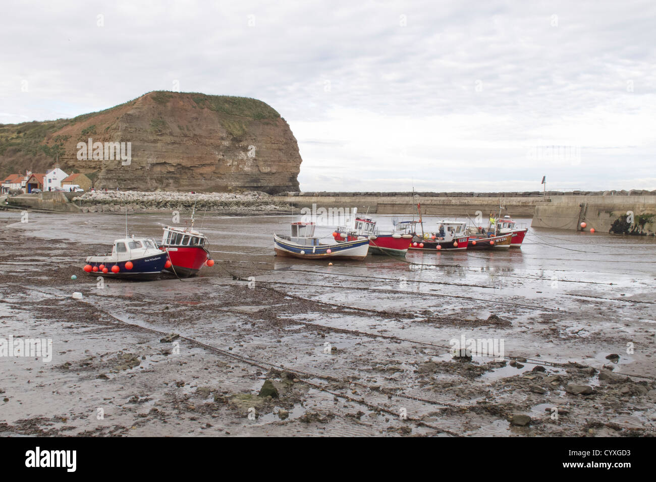 tide out and fishing boats at Staithes - North Yorkshire Stock Photo ...