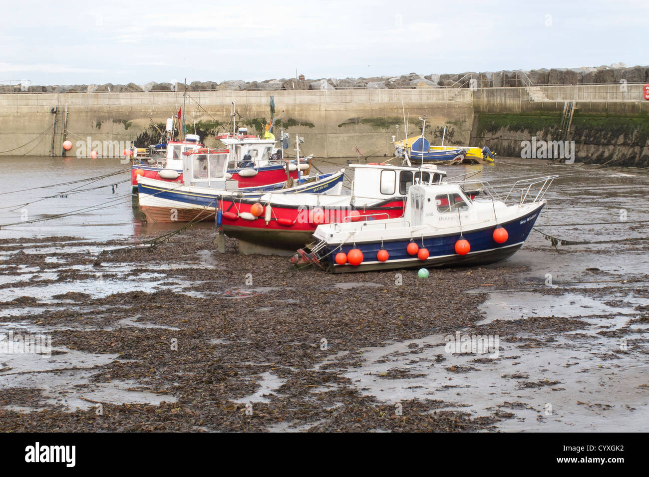 tide out and fishing boats at Staithes - North Yorkshire Stock Photo