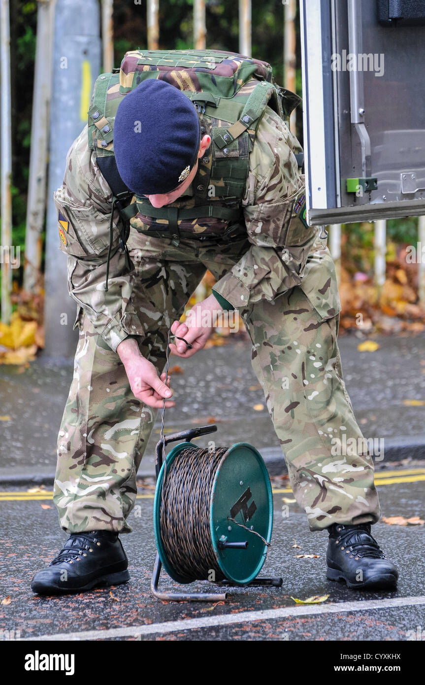 12th November 2012, Belfast, Northern Ireland.  Soldier from 321 EOD squadron, Royal Logistics Corp,   (a.k.a. the bomb squad) prepares a detonation cord to be used to defuse a suspicious device by controlled explosion, found beside four schools at Ballymagarry Lane, Belfast, Northern Ireland Stock Photo