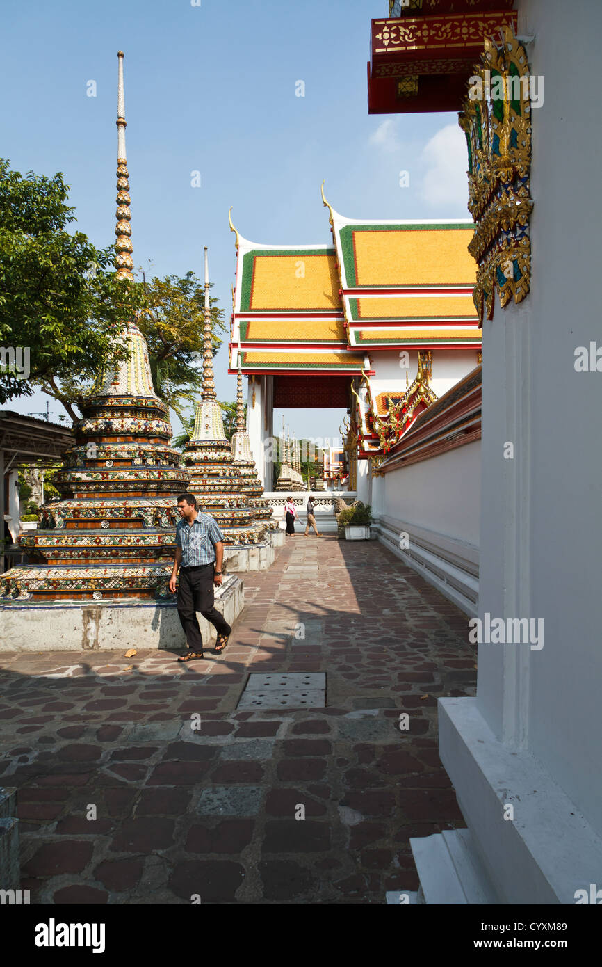 Part of the Temple Wat Pho in Bangkok, Thailand Stock Photo - Alamy