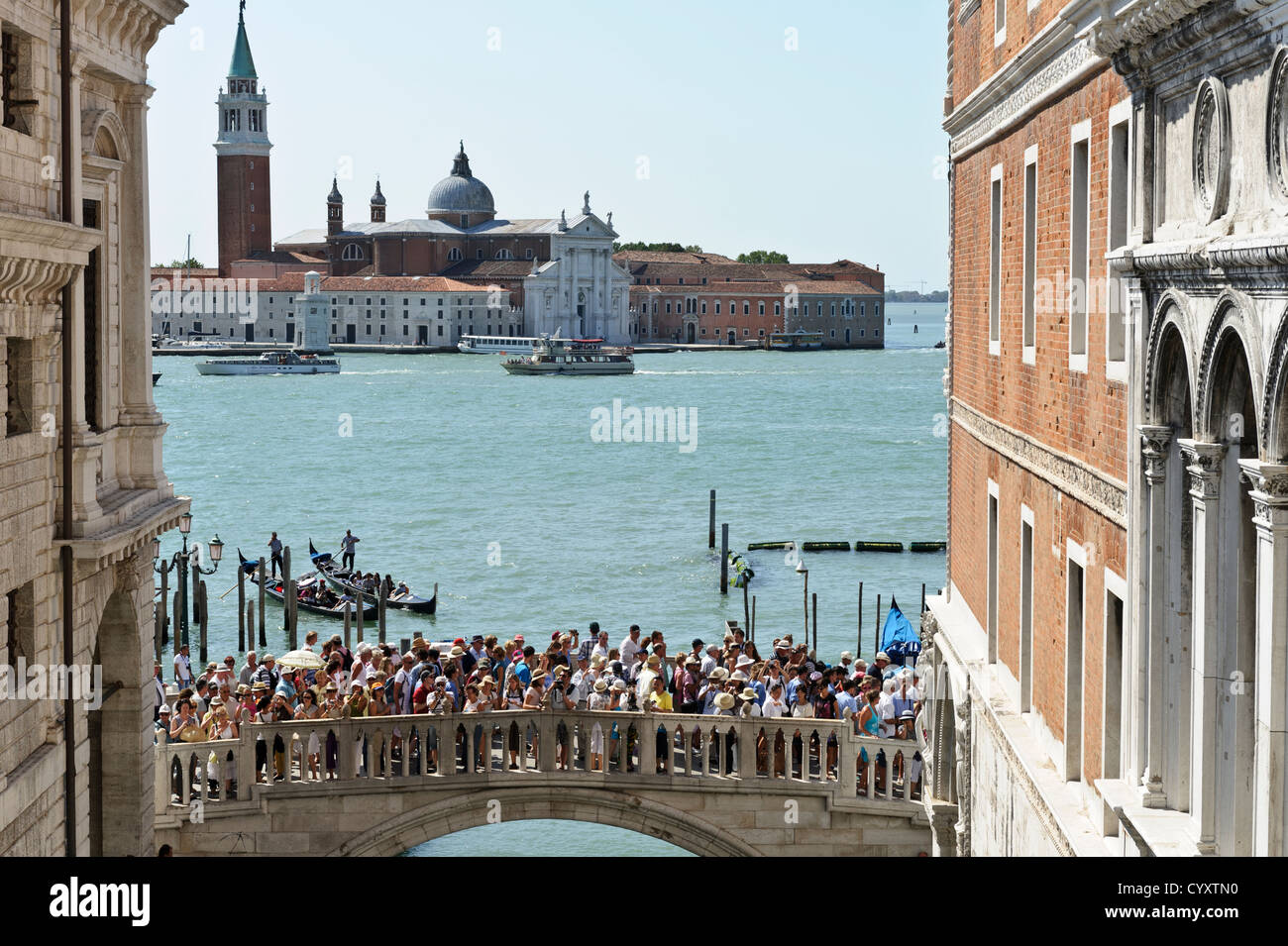 Crowded Ponte Della Paglia (bridge), Venice, Italy Stock Photo Alamy