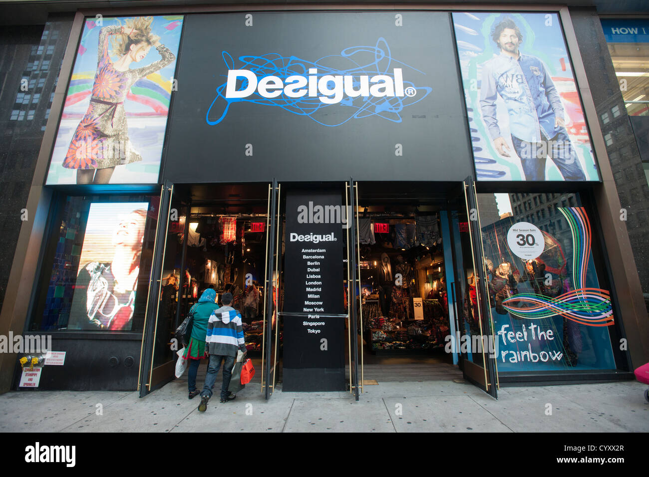 Desigual Shopping High Resolution Stock Photography and Images - Alamy