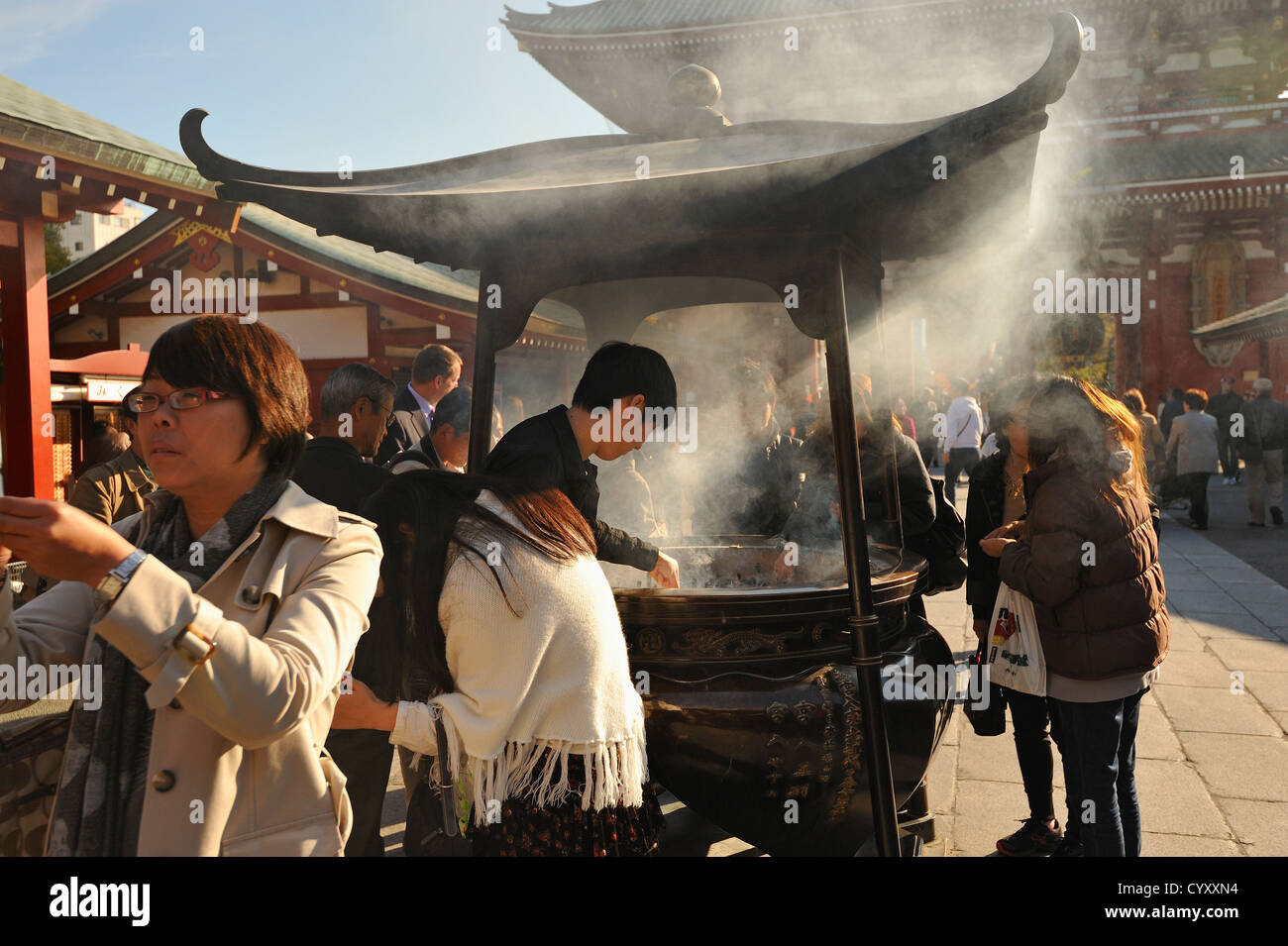 Large incense burner at Senso-ji temple, Asakusa, Tokyo, Japan Stock ...