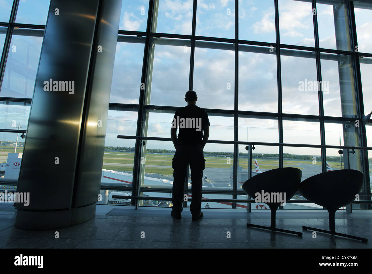 Silhouette traveler airport air hi-res stock photography and images - Alamy