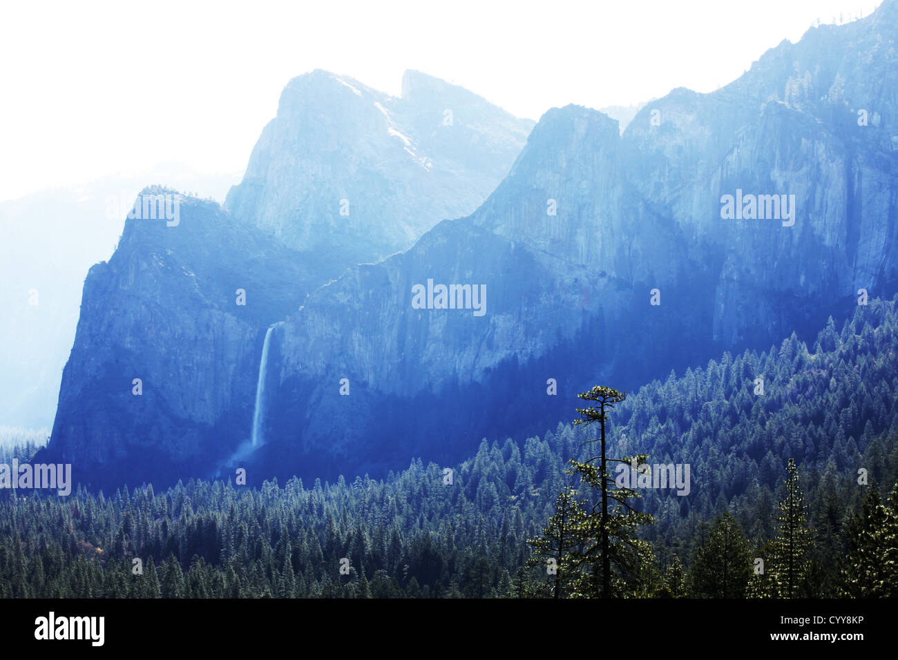 Mirror lake yosemite hike hi-res stock photography and images - Alamy