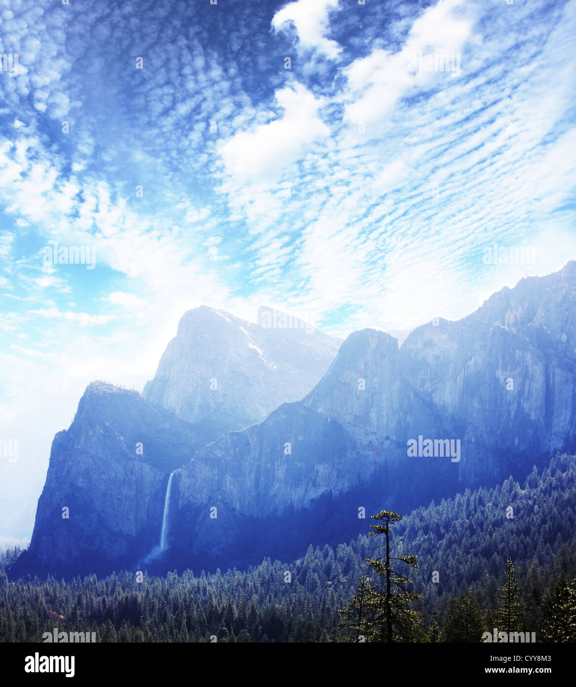 Mirror lake yosemite hike hi-res stock photography and images - Alamy
