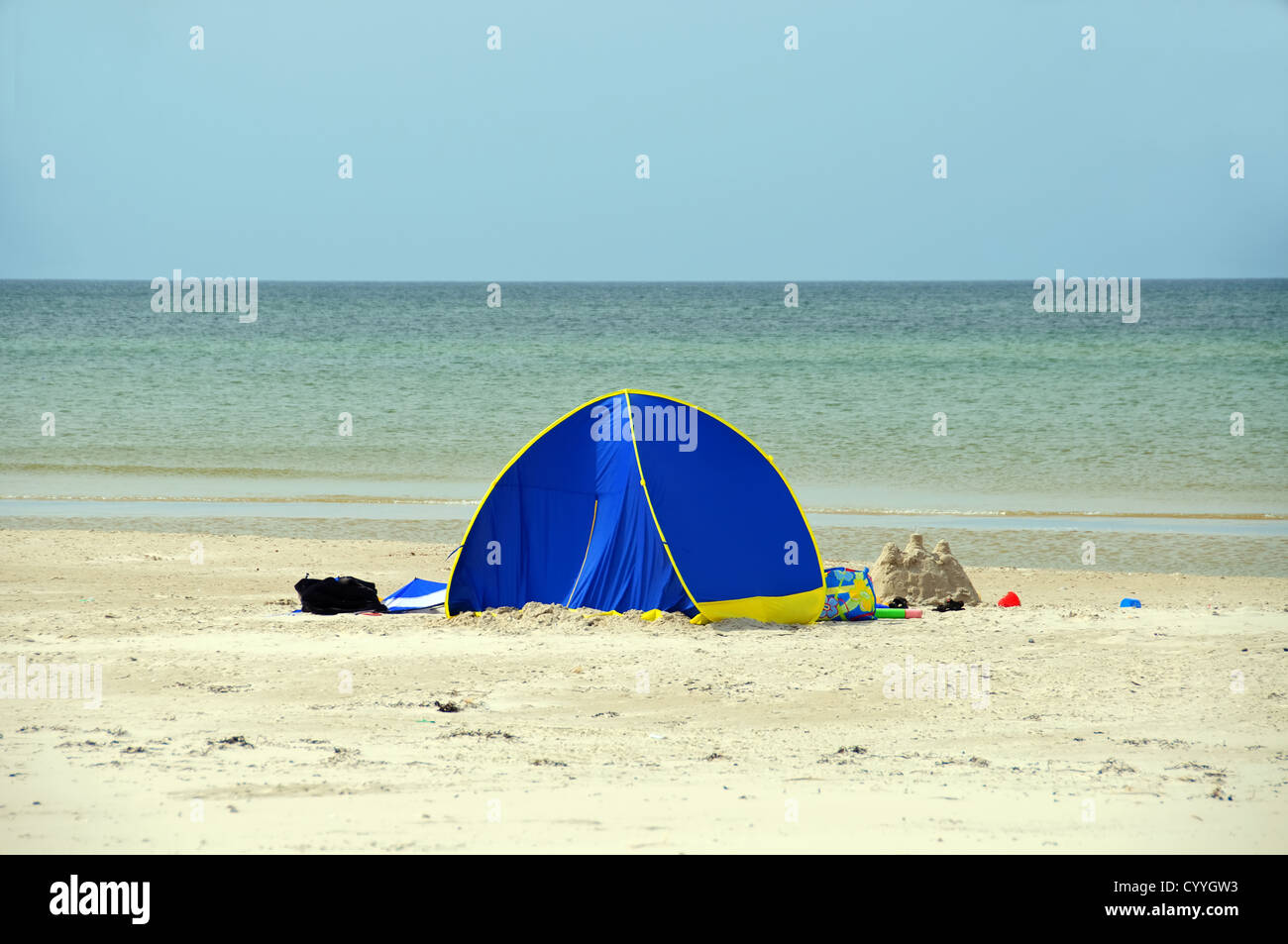 A blue beach tent with the ocean in front Stock Photo Alamy