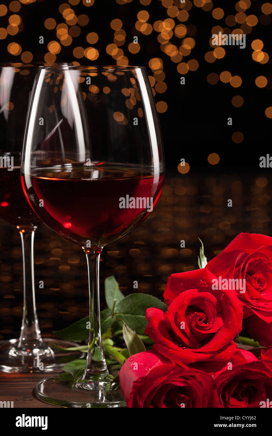 Romantic red wine and roses Stock Photo - Alamy
