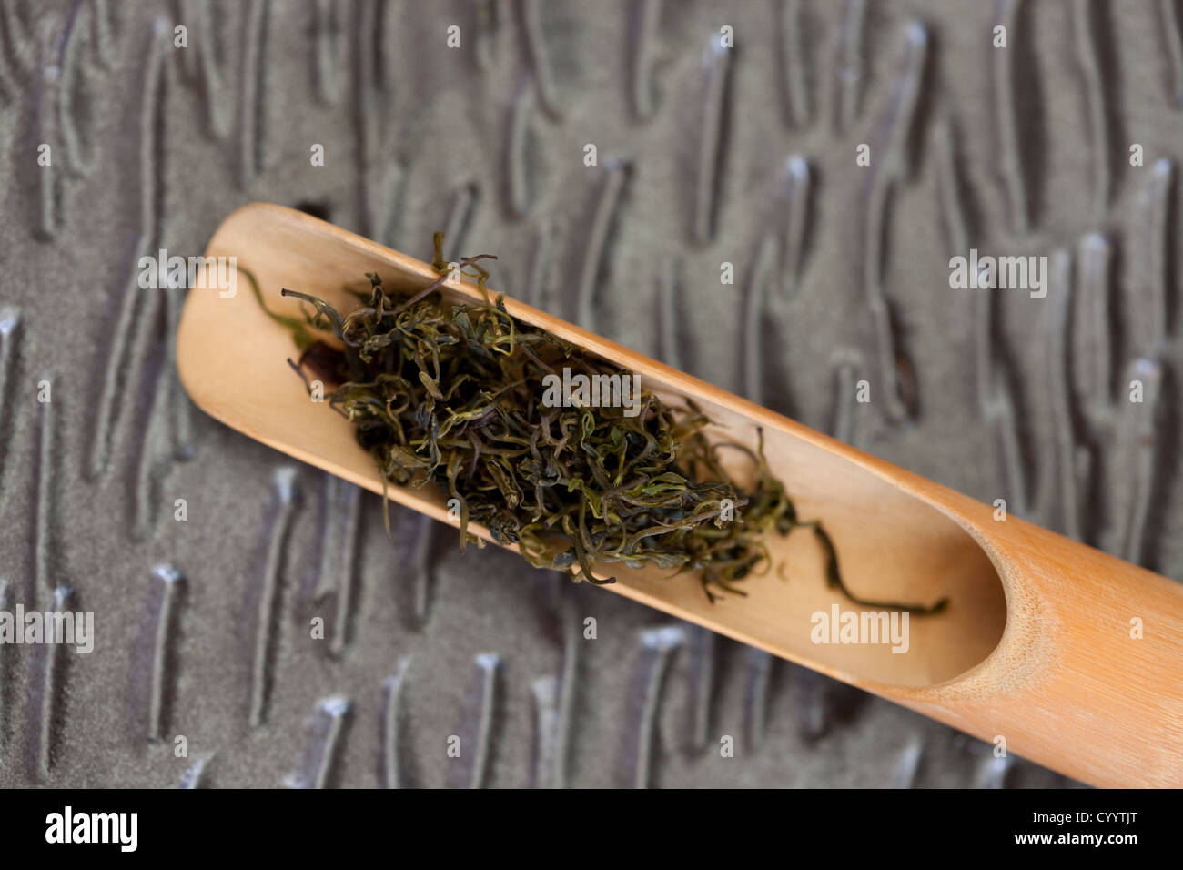 Tea leaves in teaspoon Stock Photo Alamy
