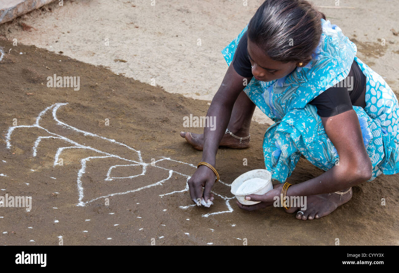 Rular Rangoli India woman rangoli pattern hi-res stock photography and images - Alamy