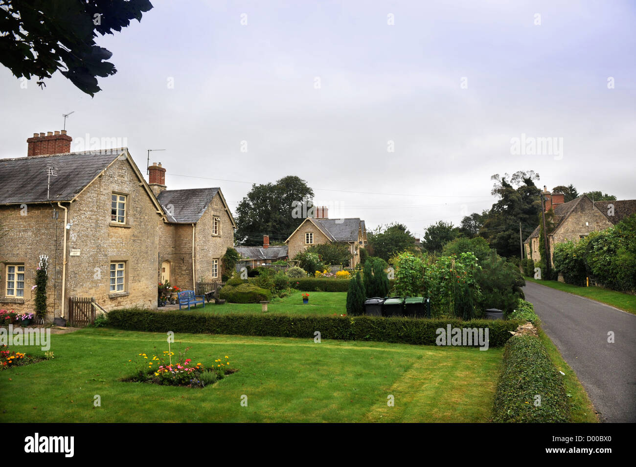 A cluster of Cotswold cottages Oxfordshire UK Stock Photo Alamy