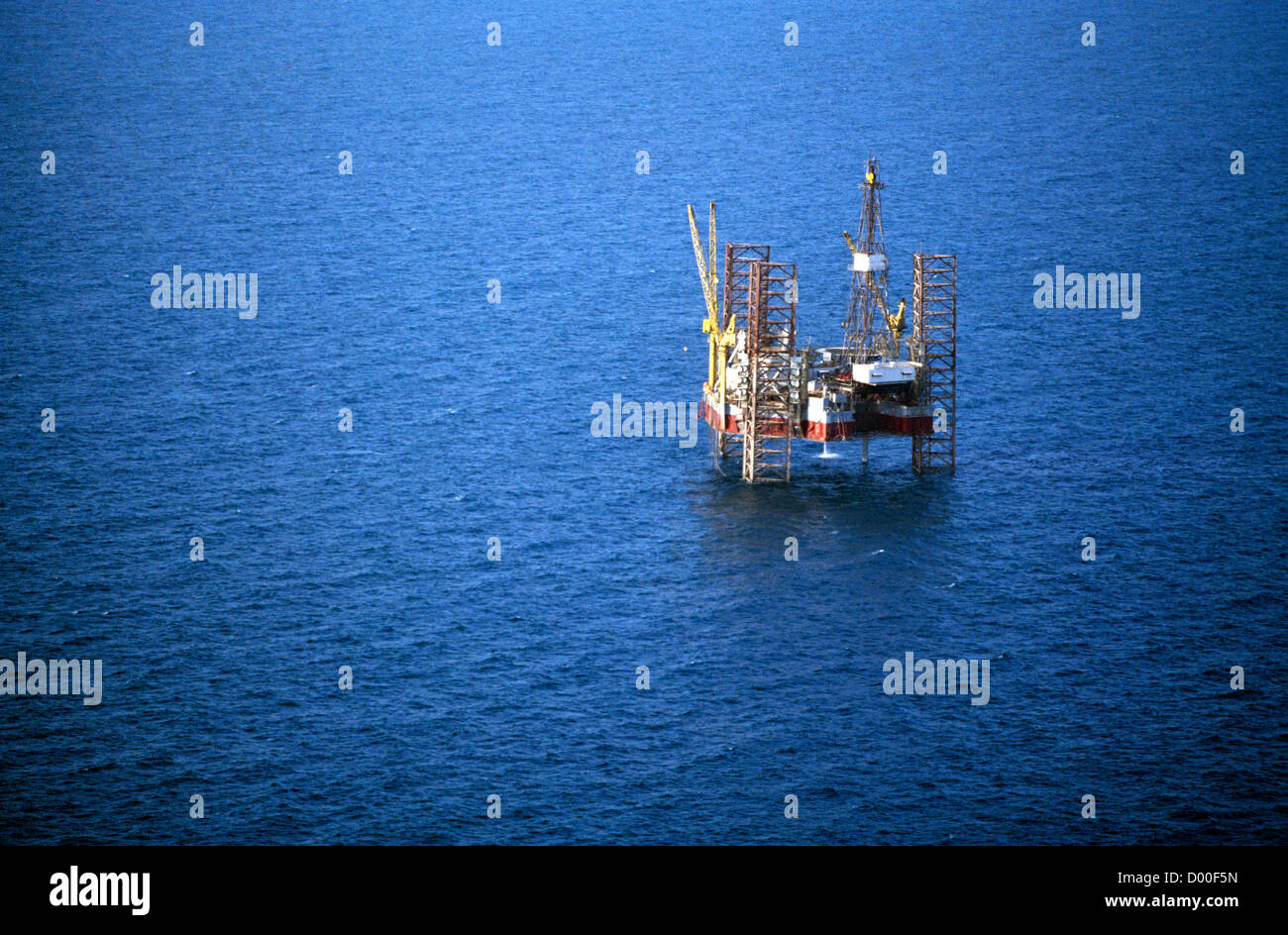 Dubai UAE Persian Gulf Oil Rig Stock Photo - Alamy