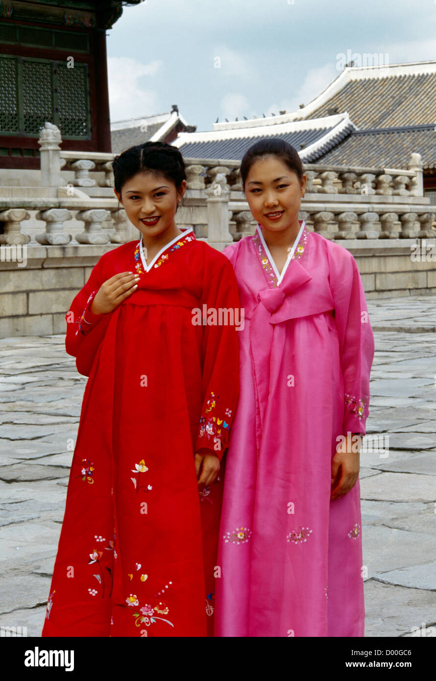 Seoul Korea Girls In Traditional. Costume Kyongbokkung Palace Stock Photo