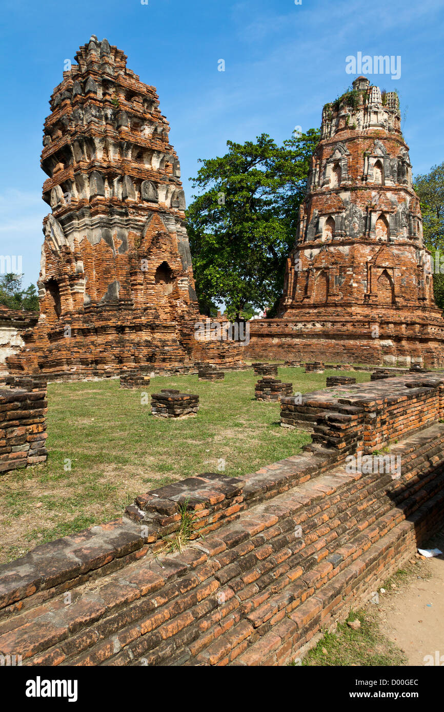 temple-ruins-in-the-ayutthaya-historical-park-thailand-stock-photo-alamy
