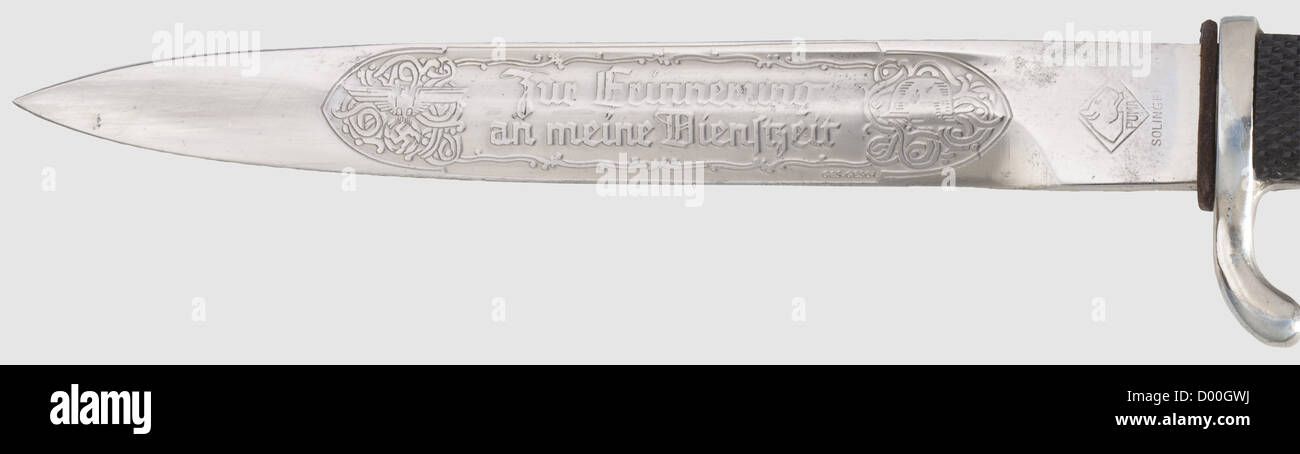 A short bayonet KS 98 with single-etched blade,frog and troddel,Maker Puma,Solingen  Nickelled blade with maker's mark,the reverse with etched cartouche with  "Zur Erinnerung an meine Dienstzeit" with Stahlhelm,National Eagle and  "Ges.Gesch.". Nickelled