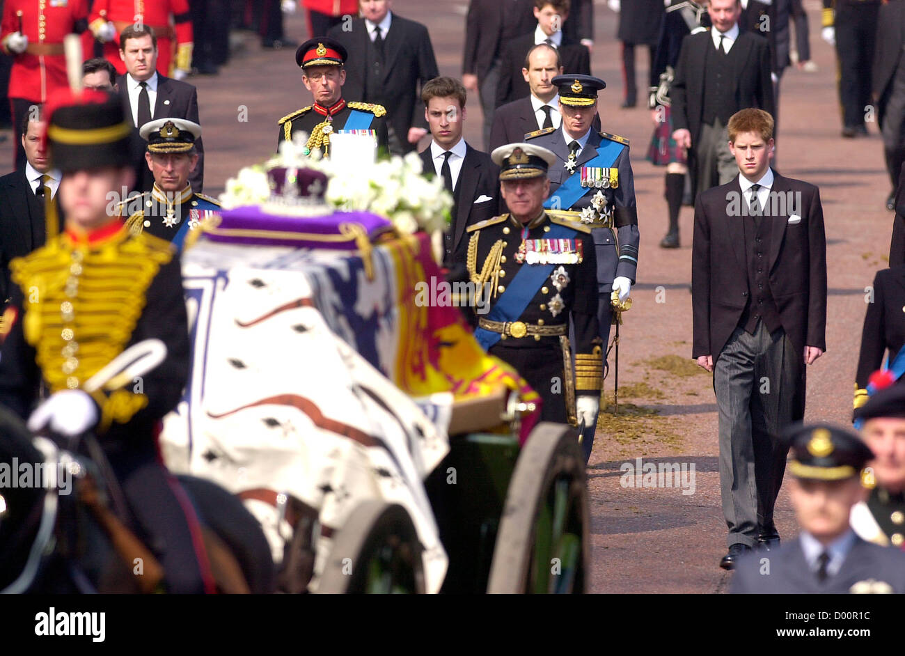 Queen Mothers funeral procession and coffin, showing Prince Charles, William and Harry and Phillip, London, UK. Queen Mother's funeral procession, Queen Mother's coffin during her funeral, public funeral of Queen Elizabeth The Queen Mother Stock Photo