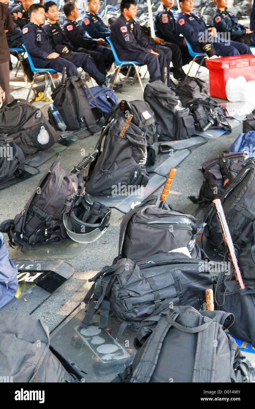Safety equipment demonstration hires stock photography and images Alamy
