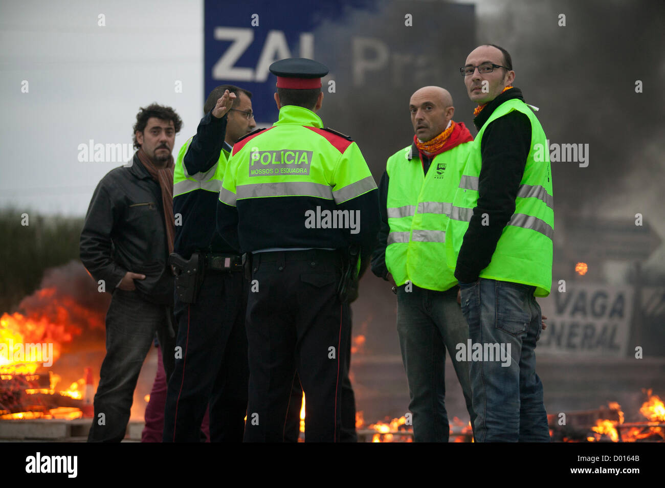14th November 2012. Barricades of picketers block key industrial and logistical areas in Barcelona, Spain. Today general strikes against austerity measures are planned in Spain and Portugal and walkouts in Greece and Italy, grounding flights, closing schools and shutting down transport.   Stock Photo