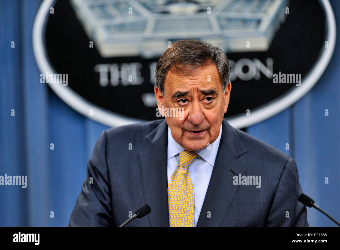 Secretary of Defense Leon E. Panetta speaks before introducing Holly Petraeus, Assistant Director of the Consumer Financial Prot Stock Photo