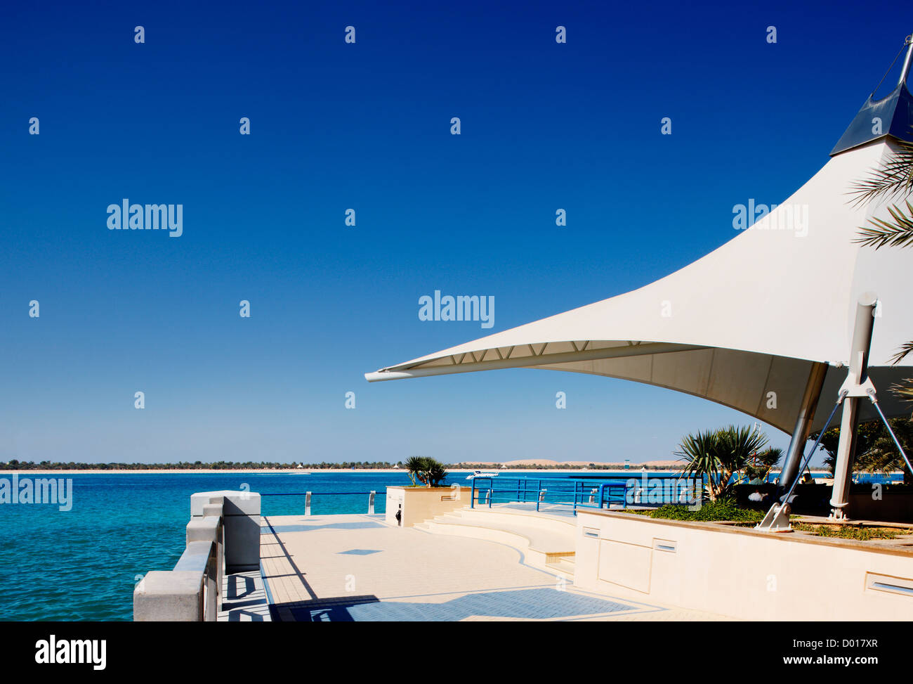 The searing heat of the midday sun leaves the Corniche deserted Stock Photo