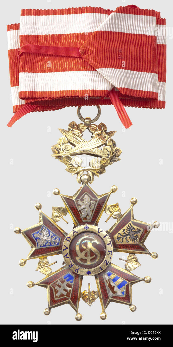 Ordre du Lion Blanc, commandeur, en vermeil, à titre civil, plusieurs poincons à l'anneau, diamètre 80 x 60mm, bon ruban. Créé par le premier Président de la République Tchécoslovaque le 7 décembre 1922, , Additional-Rights-Clearences-Not Available Stock Photo
