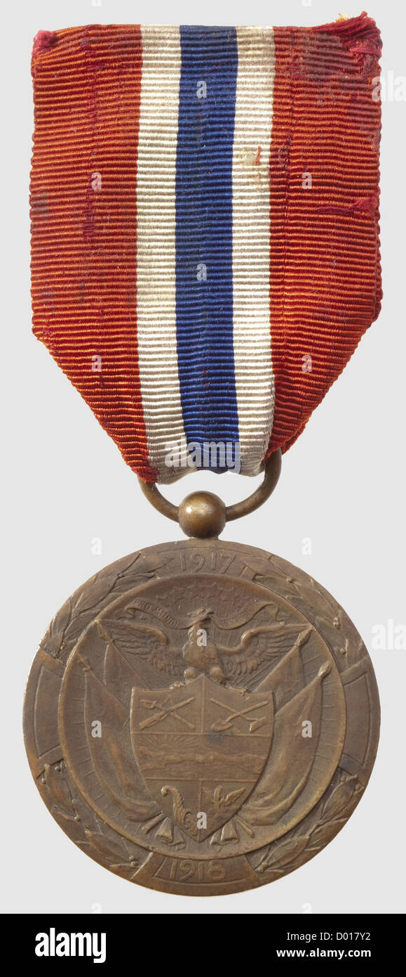 Médaille de la Solidarité, époque 1ère Guerre mondiale, en bronze, ruban d'officier, rare, diamètre 36mm, , Additional-Rights-Clearences-Not Available Stock Photo