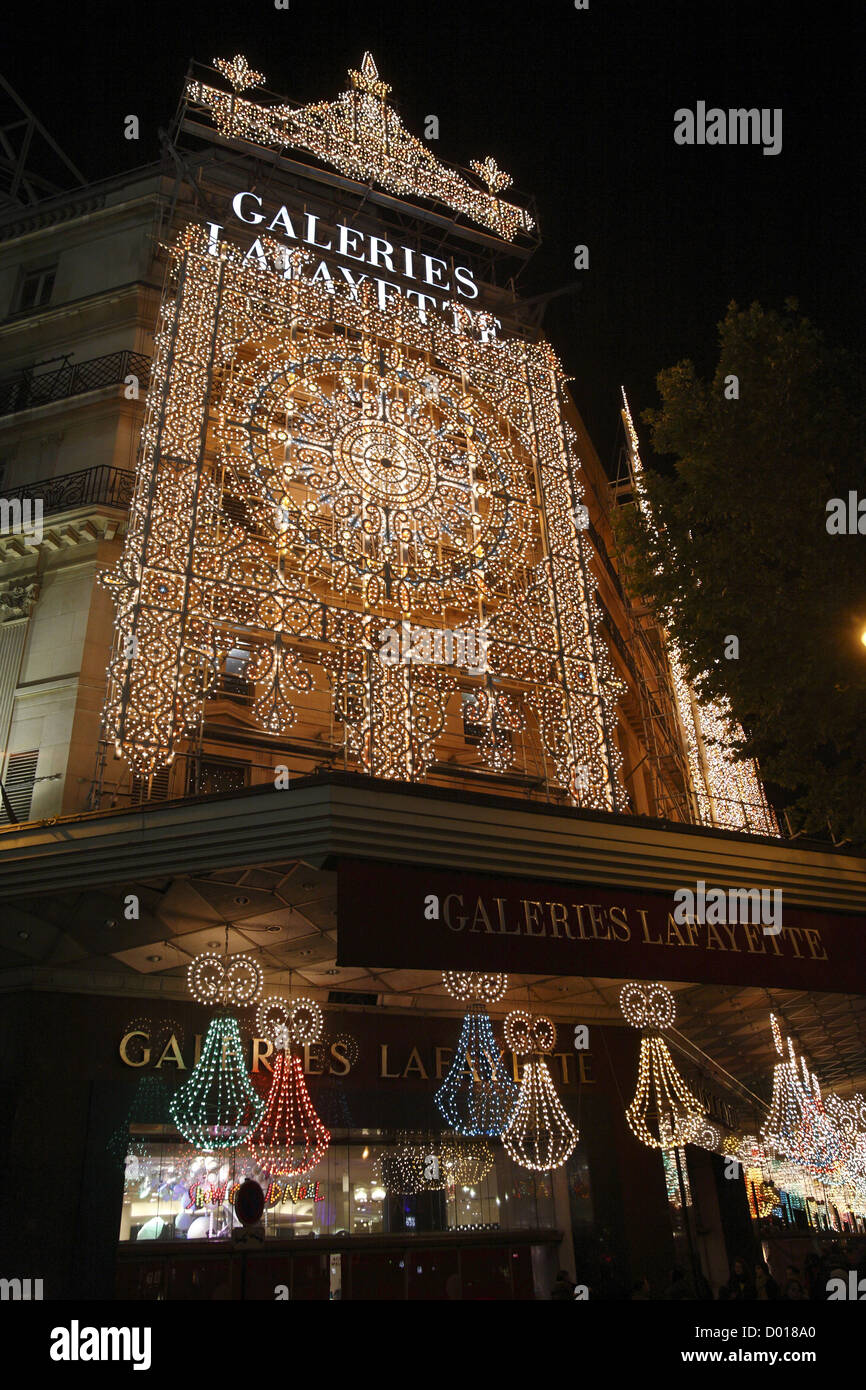 Galeries Lafayette Holiday Window Display 2012 In Collaboration With Louis  Vuitton - Best Window Displays