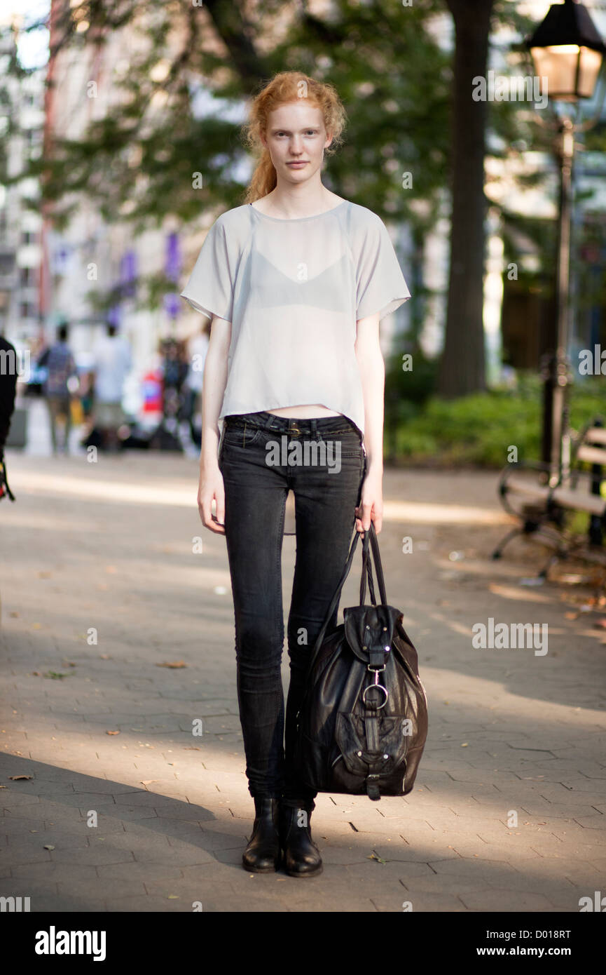 Slim tall girl street hi-res stock photography and images - Alamy