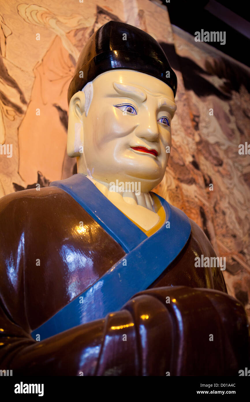 Statue in a chinese temple Stock Photo Alamy