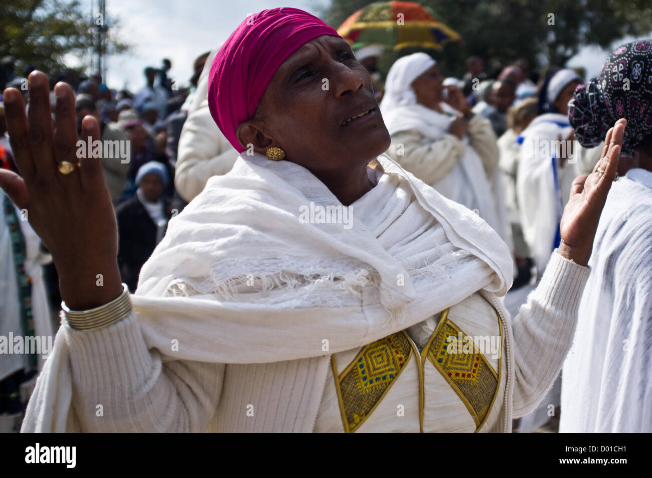 Jerusalem, Israel. 14th November 2012. Jewish Ethiopian woman wave their hands and bow in prayers of thanksgiving to God for delivering them to Israel. Jerusalem, Israel. 14-Nov-2012.   The Jewish Ethiopian community in Israel, Beta-Israel, celebrates the Sigd Holiday, symbolizing their yearning for Jerusalem for thousands of years, at the Sherover Promenade overlooking the Temple Mount. Credit:  Nir Alon / Alamy Live News Stock Photo