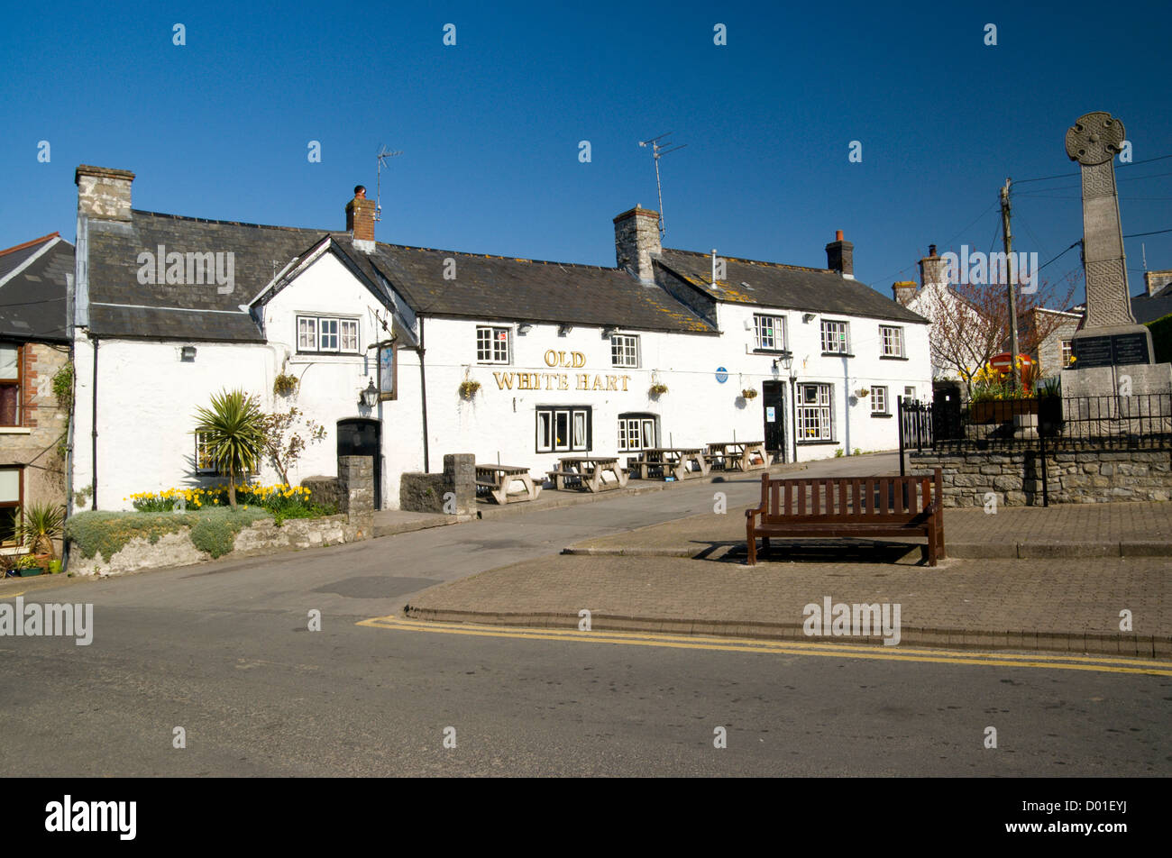 White Hart Historic Pub High Resolution Stock Photography and Images