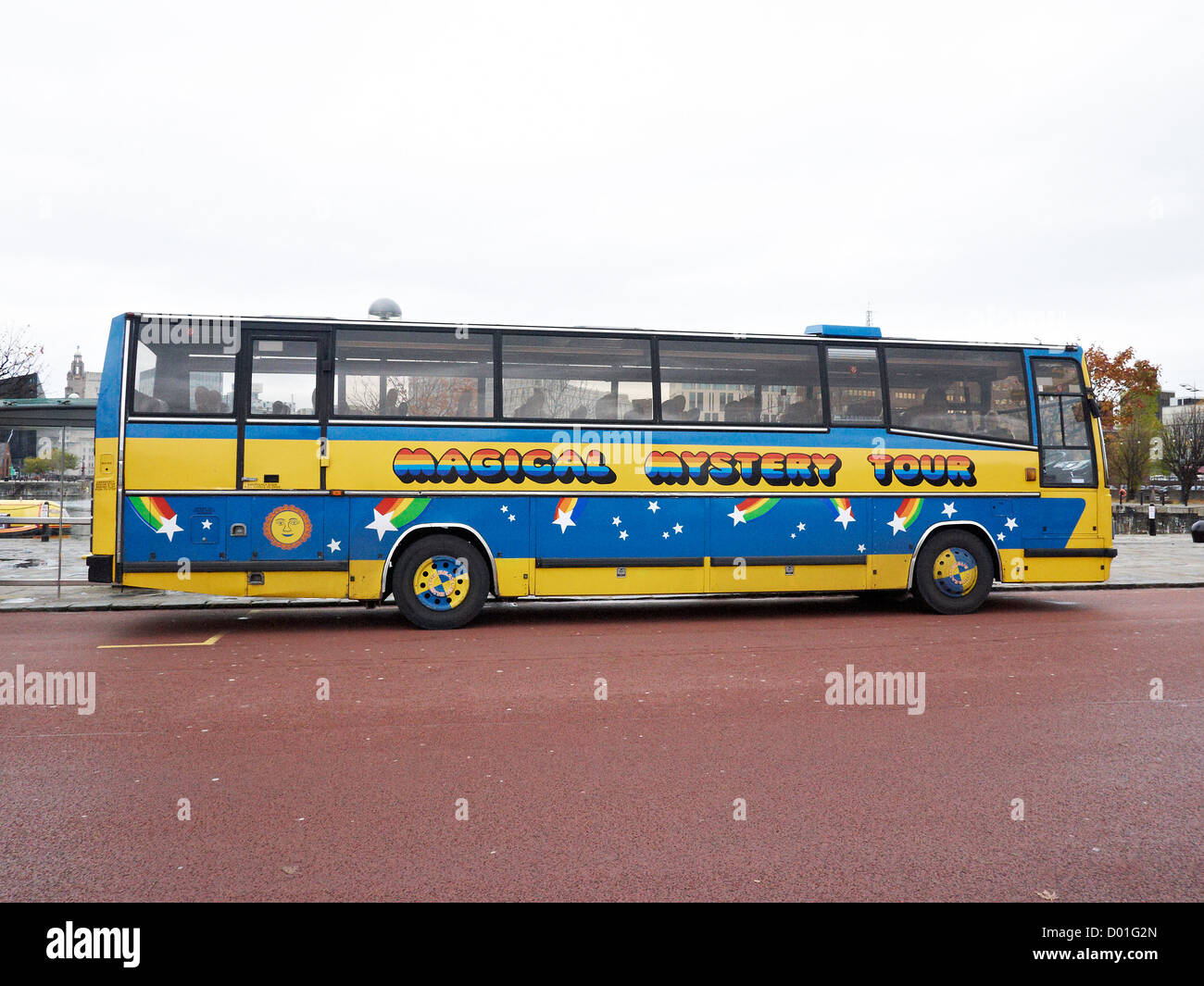 Corgi 1/50 Scale 35302 The Beatles Bedford VAL Magical mystery tour bus Corgi 1/50 Scale 35302 The Beatles Bedford VAL Magical mystery tour bus