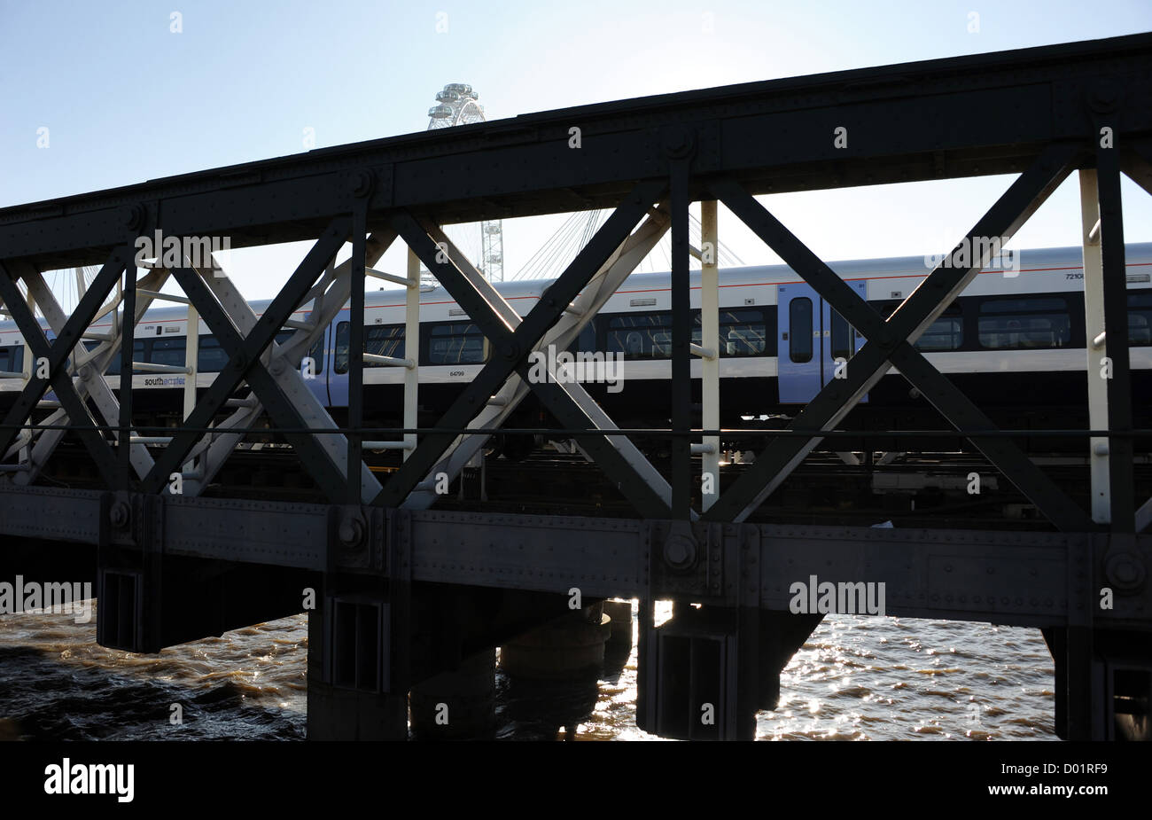 Railway bridge with train hires stock photography and images Alamy