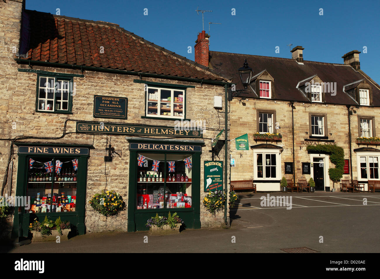 Traditional shops at Helmsley, north yorkshire, Hunters of Helmsley Stock Photo